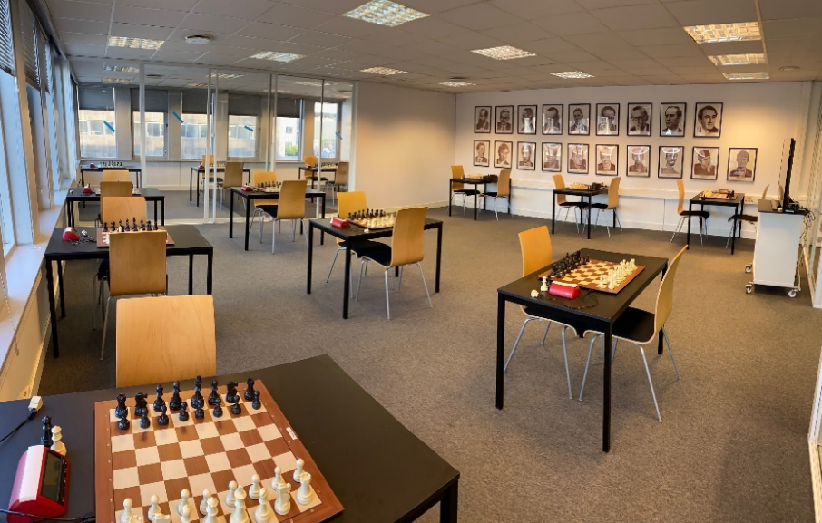 Offerspill covers Stavanger Chess Challenge
